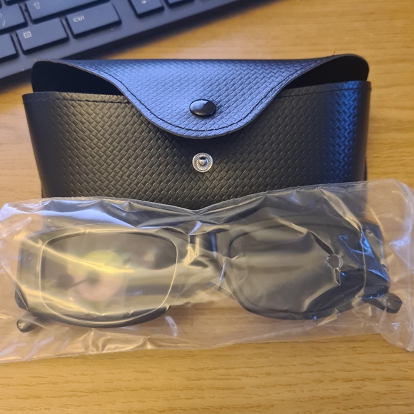 All black fashion sunglasses - Picture 2 of 2